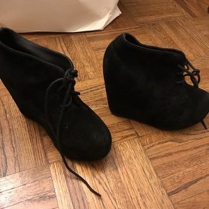 Wedge platform boots